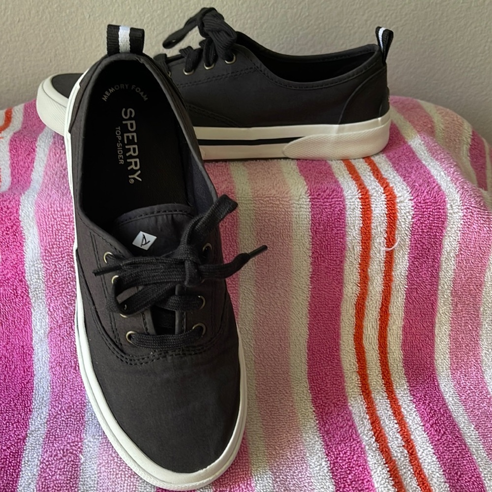 Women’s size 7 Sperrys